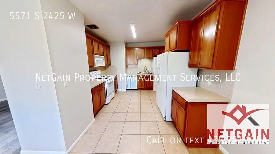 2 bedroom apartment in Roy — Photo 3