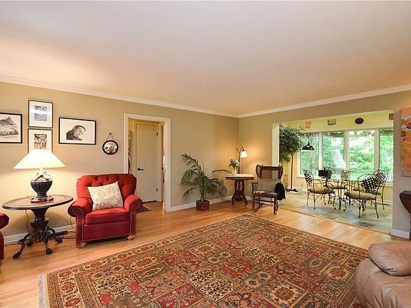 2nd image of 1310 E Melrose Dr