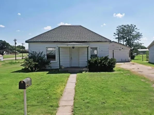 204 S 8th St, Wakeeney, KS 67672