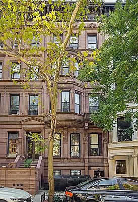 1st image of 32 W 69th St