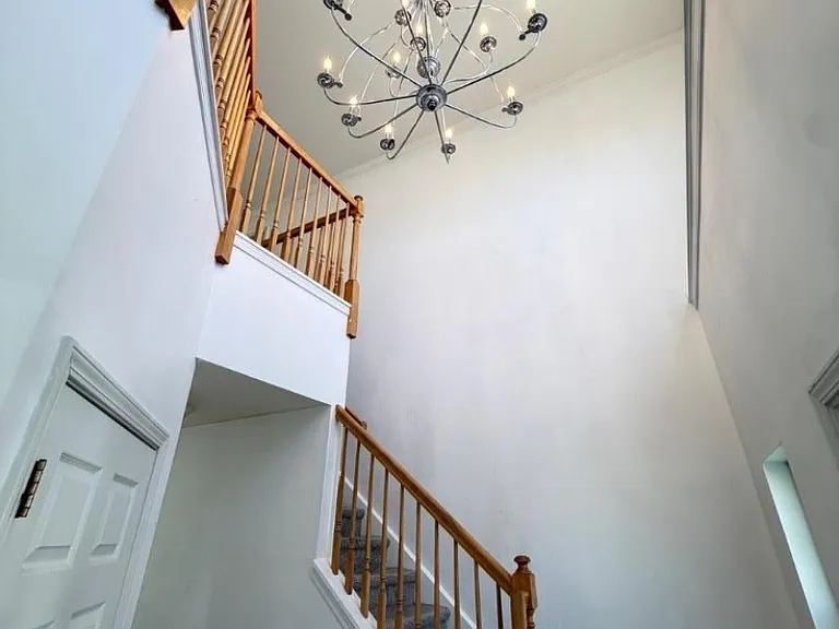 373 Stonehenge Dr — Photo 4