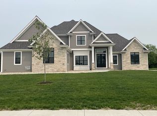 3180 Monona Ct, Oconomowoc, WI 53066