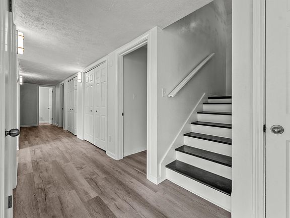 3rd image of 2225 Bonvie Dr