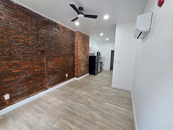 4th image of 1521 Pine St APT 1F