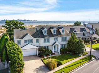 9 E Newcastle Rd, Ocean City, NJ 08226