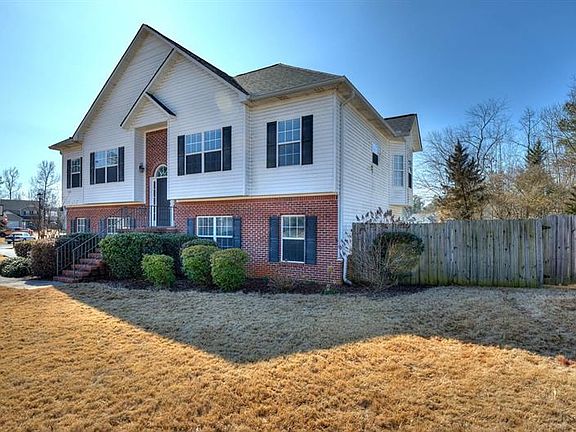 2nd image of 22 Honeytree Trl NE
