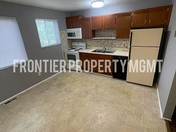 3rd image of 9309 Shirley Gardens Dr APT C