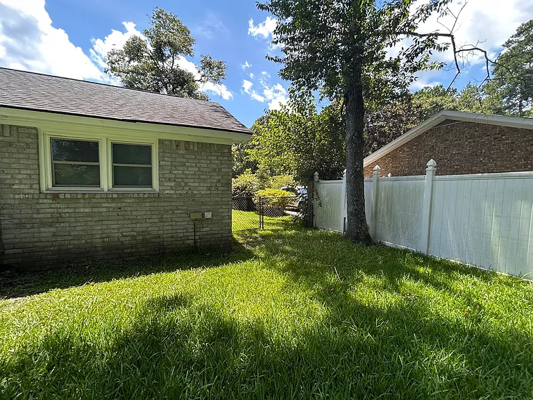 401 Bluebell Ave — Photo 5