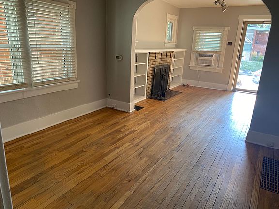 Living room/dining room