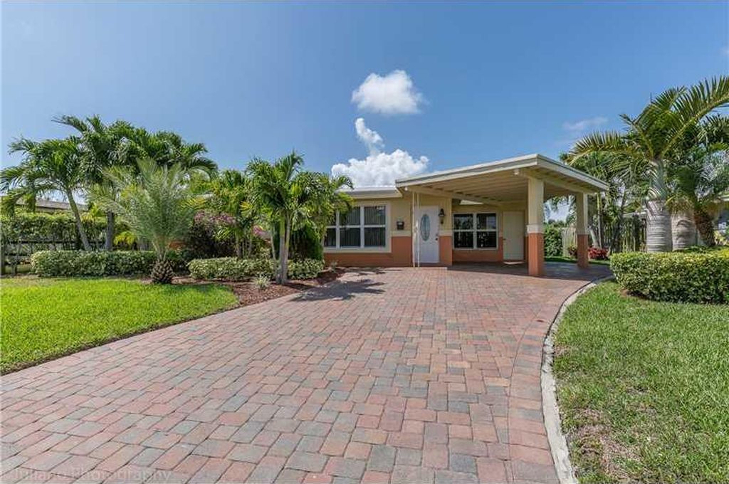 160 SE 12th St, Pompano Beach