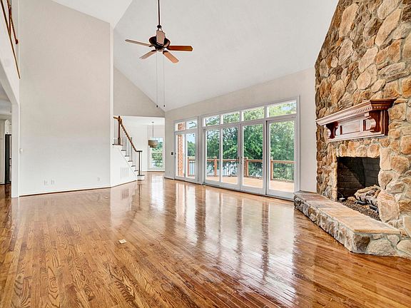 5th image of 401 Ladykirk Ln