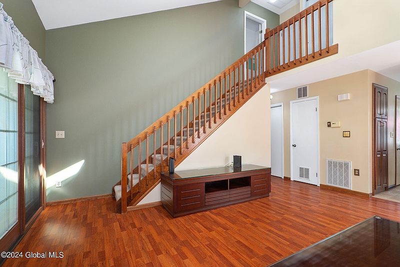 5th image of 12 Green Meadow Drive