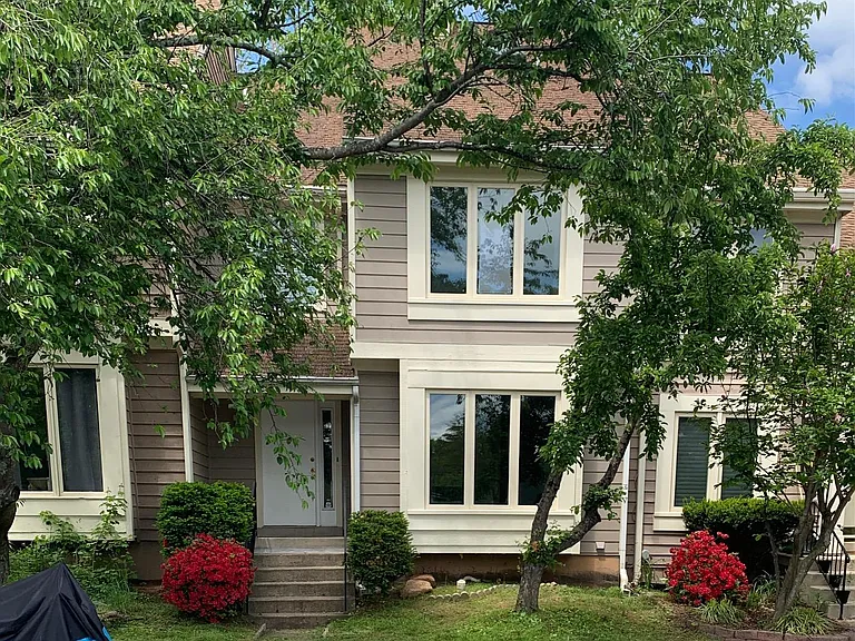 1118 Whitworth Ct — Photo 1