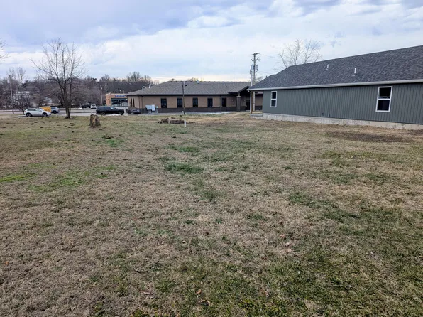 1312 W Fair Play Street, Bolivar, MO 65613
