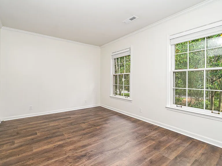 225 Woodmont Cir — Photo 9