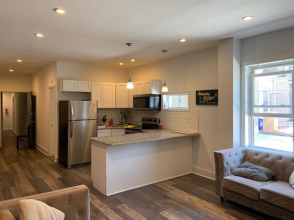 2nd image of 3132 Richmond St #2R