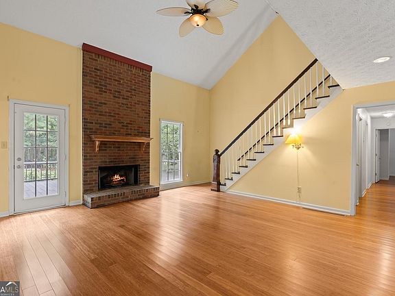 4th image of 100 Ridgemont Dr