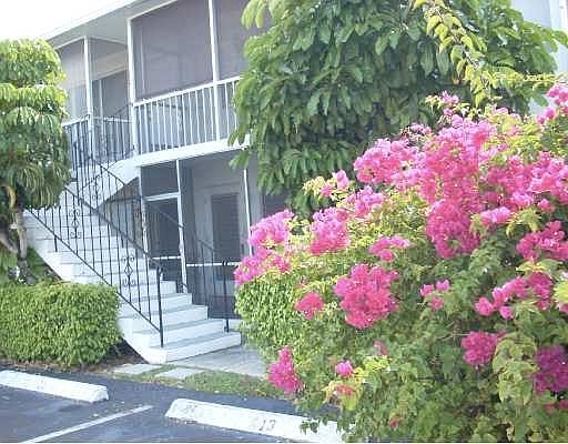 2nd image of 1125 SE 14th Pl APT 21D