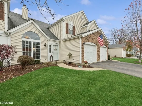 1842 Princeton Ct, Gurnee, IL 60031