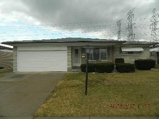 1st image of 27451 Newport Dr