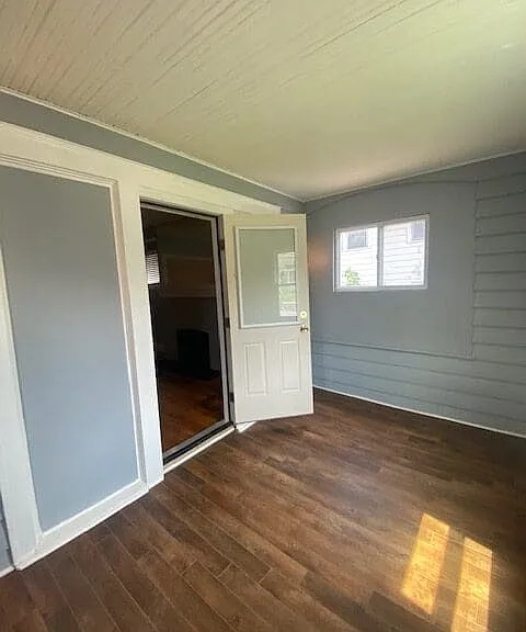 2413 E Genesee St — Photo 5