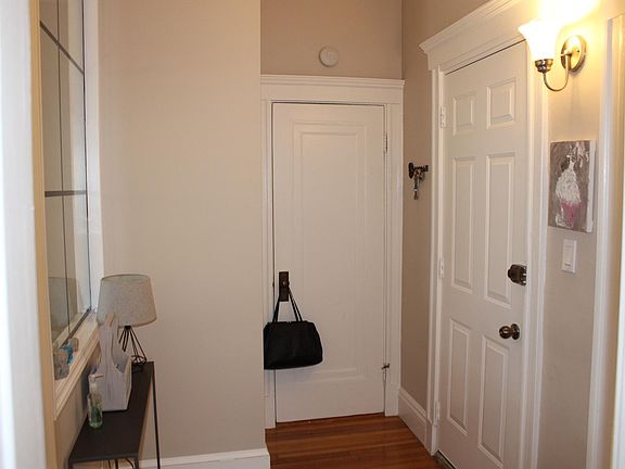 Unit Entryway