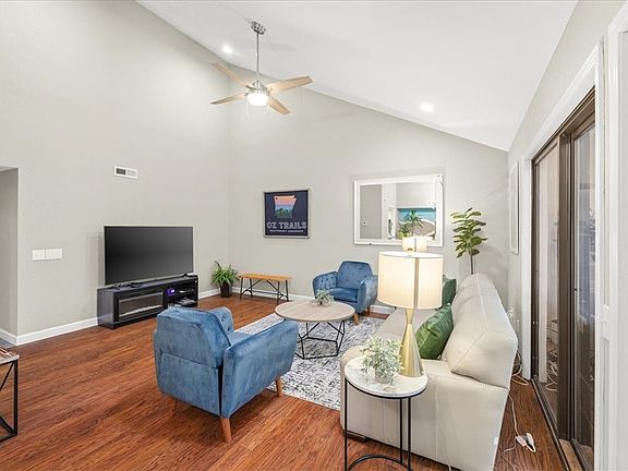 5th image of 26 Melinda Ln