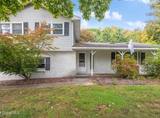 3 Maryanne Dr, Clifton Park, NY 12065