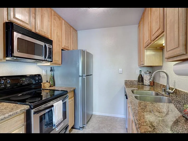 185 Sierra Dr #216 — Photo 17
