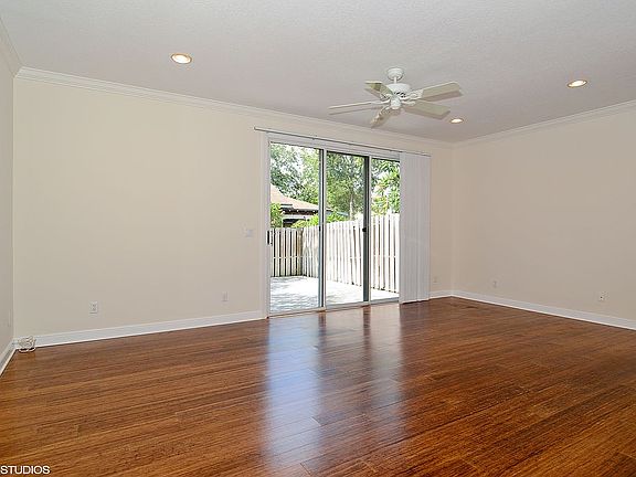 4th image of 616 SW 6th St Unit 3