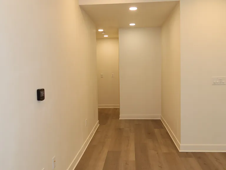 1322 Campus Ave — Photo 10