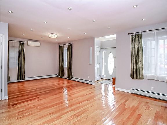 3rd image of 226 Hunter Ave