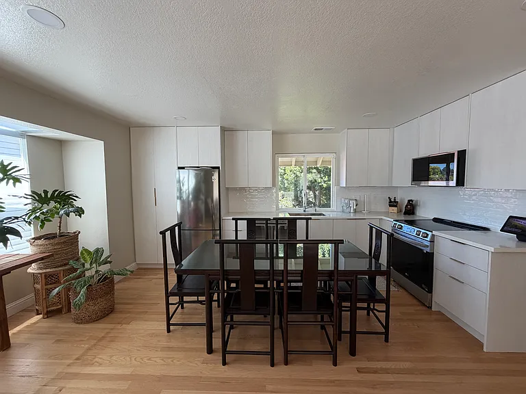 3775 Middlefield Rd — Photo 3