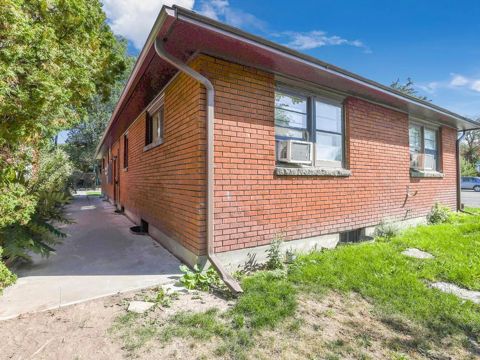 1 bed, 1022 sqft, $1,350 — Photo 3