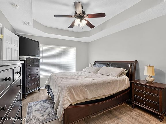 5th image of 13144 Tyler Cir