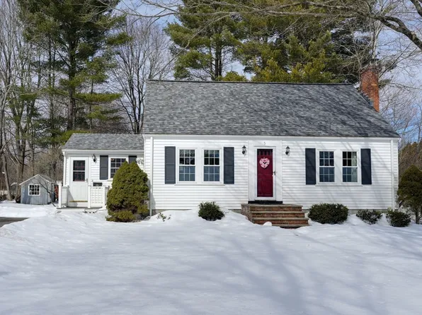 5 Castle Ave, Medfield, MA 02052