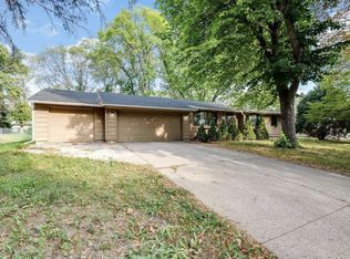 10533 Nesbitt Ave S, Bloomington, MN 55437