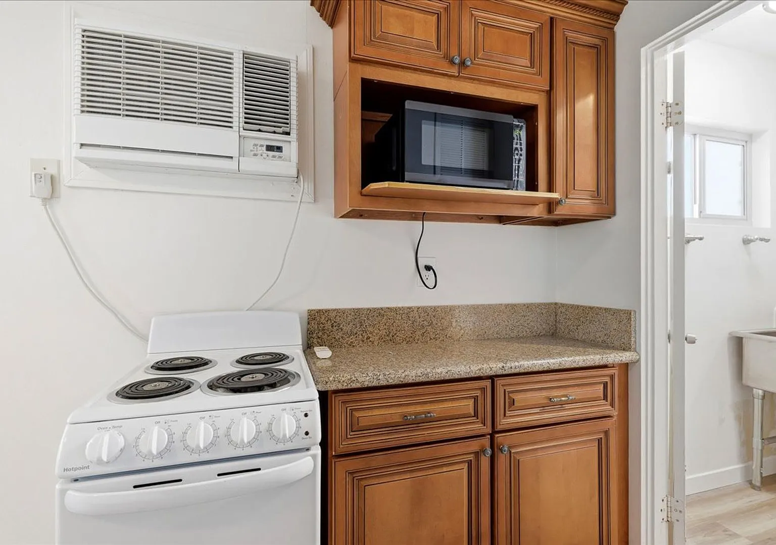 588 E. Mel Avenue - Hermosa Palms — Photo 1