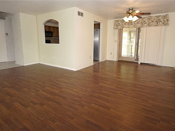 4th image of 4221 Hickory Hill Ave