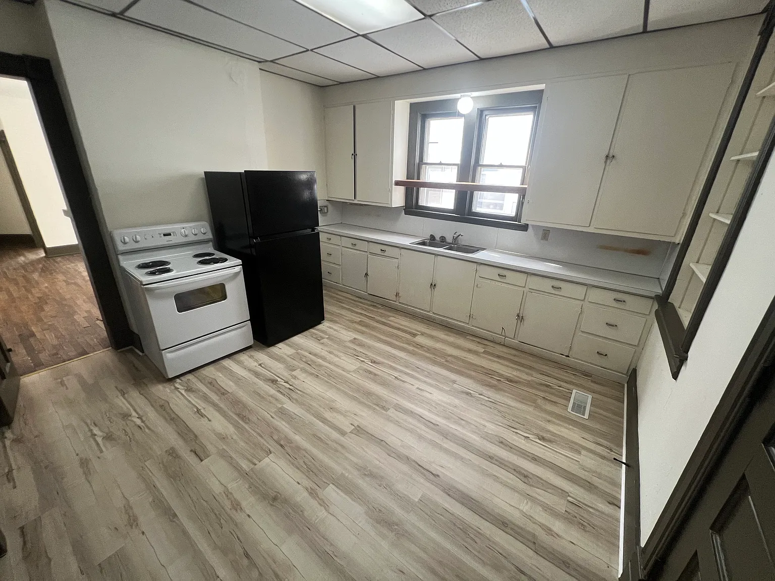 4 bed, $1,640 — Photo 2