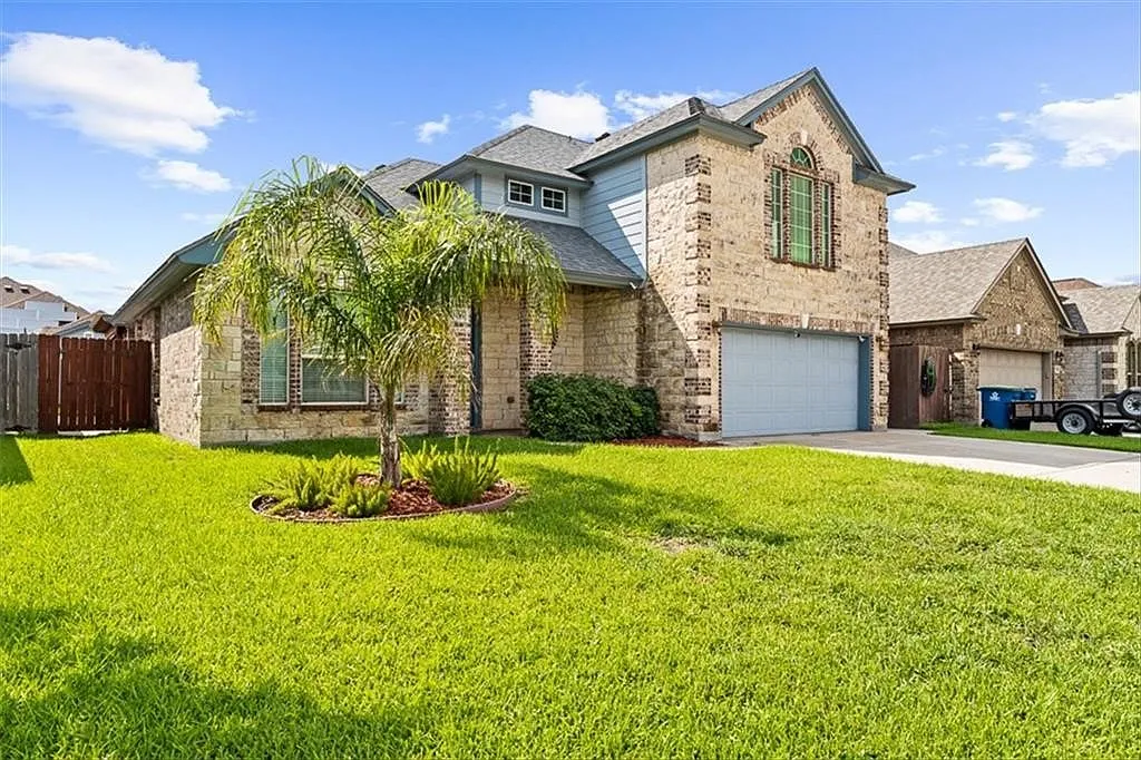 4 bed, 3.5 bath, 2355 sqft, $2,600 — Photo 2