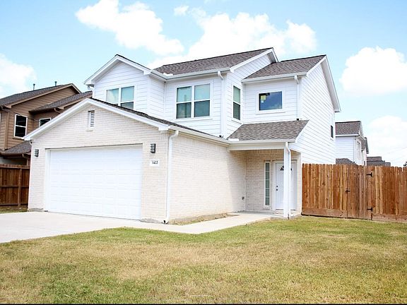 3rd image of 1422 Esther Drive