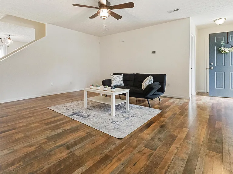 1505 Sarin St — Photo 4