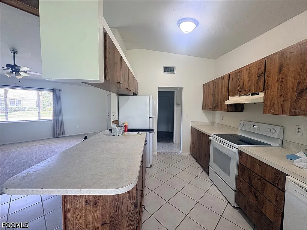 3 bed, 2.0 bath, 1444 sqft, $1,700 — Photo 2