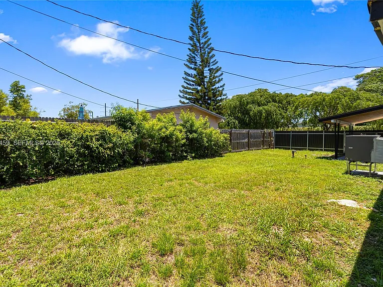 21330 NE 26th Ave — Photo 49