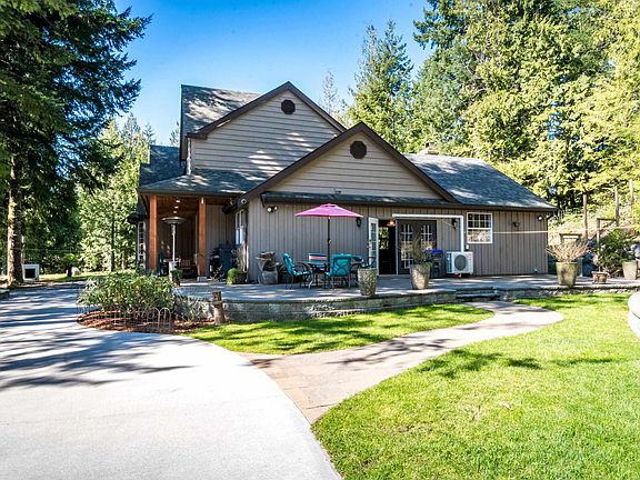 3rd image of 6979 Sechelt Inlet Rd