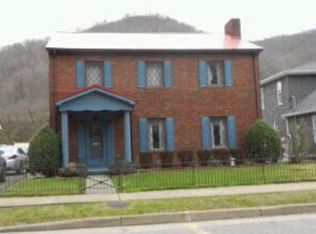 117 Riverside Dr, Logan, WV 25601