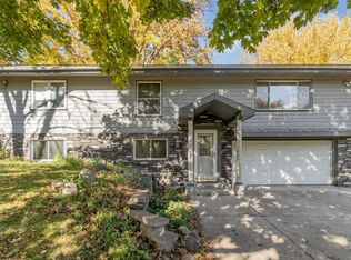 712 E 151st St, Burnsville, MN 55306