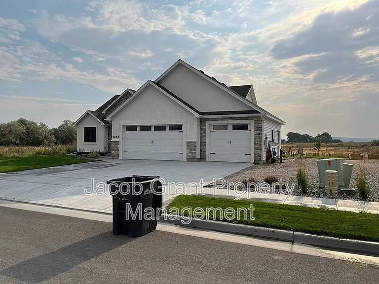 5694 Eaglewood Dr — Photo 2