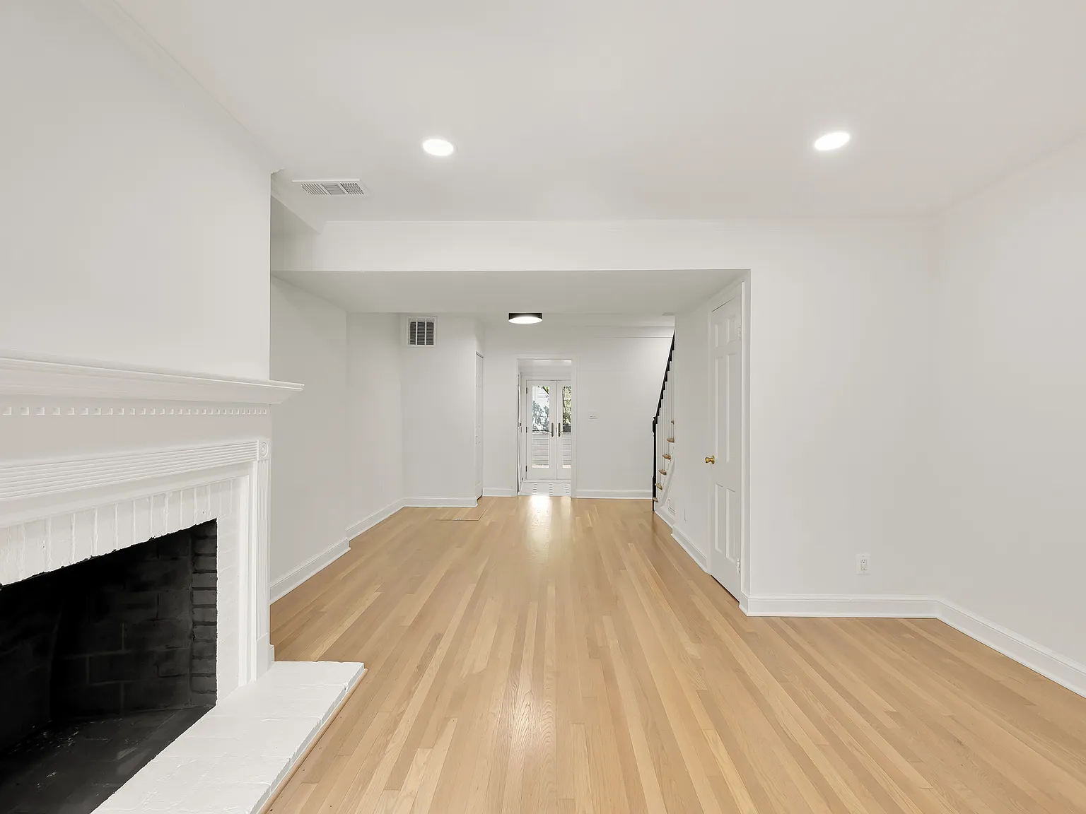 2 bed, 1.5 bath, 990 sqft, $4,500 — Photo 3